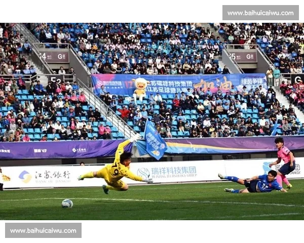 苏超 “微笑裁判” 陆爽火出圈!温柔执法化解冲突,网友:比进球还治愈 苏超 “微笑裁判” 陆爽火出圈!温柔执法化解冲突,网友:比进球还治愈