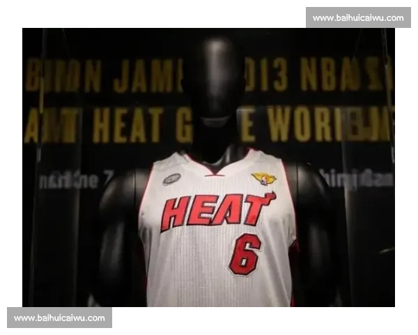 前警员盗詹姆斯 2013 总决球衣 10 万贱卖,苏富比 370 万天价成交 前警员盗詹姆斯 2013 总决球衣 10 万贱卖,苏富比 370 万天价成交