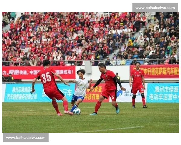 苏超 “微笑裁判” 陆爽火出圈!温柔执法化解冲突,网友:比进球还治愈